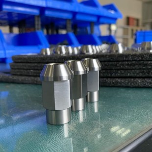 titanium lug nut