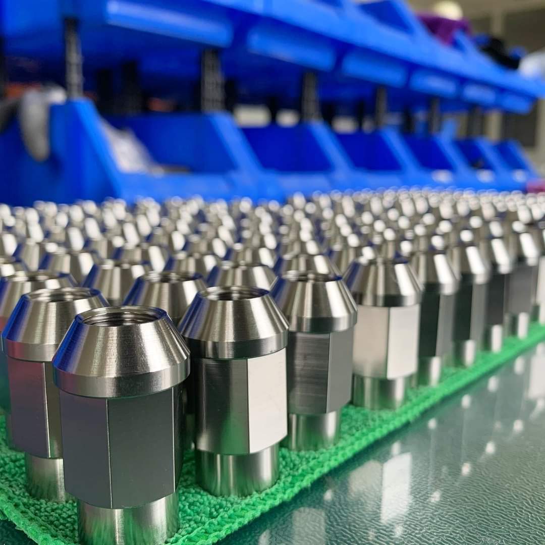titanium lug nut