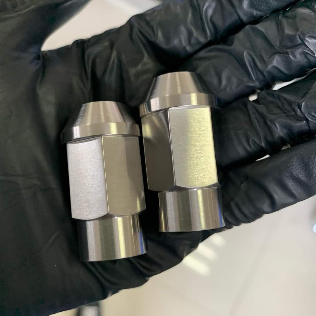 titanium lug nut